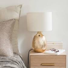 Catalogue Maisons Du Monde 27 Tendances Deco Printemps Ete 2020 Lampe En Ceramique Tendances Deco Maison Tendance Deco