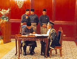 Jabatan ketua menteri melaka has an office in ayer keroh. Adly Zahari Dilantik Ketua Menteri Melaka Baharu