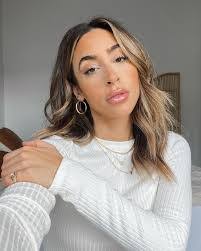 Courtney Shields's Instagram, Twitter & Facebook