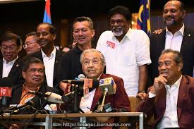 Kini, setelah pihak pakatan harapan berjaya membentuk kerajaan persekutuan yang baru, dan diterajui oleh perdana menteri ketujuh tun dr. Pakatan Harapan Tumbangkan Barisan Nasional