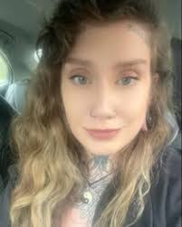 Lea Simmons's Instagram, Twitter & Facebook