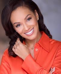 Daphne Dean's Instagram, Twitter & Facebook