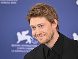 Sarah Snook, la actriz con afán de villana que triunfó en 'Succession' y  debuta en Broadway interpretando 26 personajes