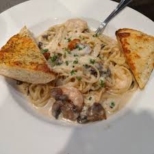 The hilton and tig are both within walking distance of many restaurants, shops, etc. Pete S Restaurant Brewhouse 212 Photos 298 Reviews Pizza 164 Main St Woodland Ca Restaurant Reviews Phone Number Menu