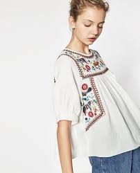 Associez ce haut à un joli pantalon ou à un pantacourt pour un joli look estival. 30 Tops Brodes Pour Un Look Boho Ethnique Et Romantique