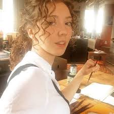 Bella Hull (@bellahullart)