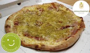 Vendute in confezioni con tutti gli ingredienti necessari per prepararle, sono pronte in una ventina di. Pizza Al Pistacchio Pizzeria Raciti Catania Pistacchissimo It