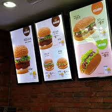 Currently, they have 2 joints across jb so it's safe to say that their burgers are guilty for being too irresistible. Fotos En Ramly Burger Rnr Gurun Arah Selatan Hamburgueseria