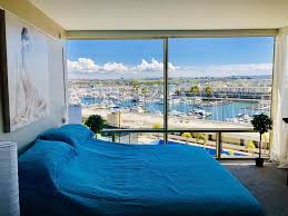 For those whose tastes run more to current radio artists of any genre, you'll catch them at the famous staples center (at least on nights when the l.a. Fantastic Marina View In Front Of My Window Wohnung Los Angeles