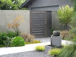 15 Awesome Garden Fence Design For Backyard Landscaping Ideas Dexorate Modern Landscape Design Contemporary Landscape Design Fence Design