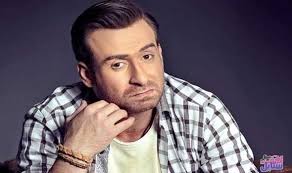 نشرت الفنانة منة فضالي، صورة للفنان نضال الشافعي ، عبر حسابها الشخصي «فيس بوك»، من داخل المستشفى بعد خضوعه لعملية بالقولون، حيث شعر نضال بألم شديد توجه على إثره للمستشفى ليتمّ. Ù†Ø¶Ø§Ù„ Ø§Ù„Ø´Ø§ÙØ¹ÙŠ ÙŠÙˆØ§ØµÙ„ ØªØµÙˆÙŠØ± Ø§Ù„Ø³Ø± ÙÙŠ Ù„Ø§ÙŠÙ Ø³ØªØ§ÙŠÙ„