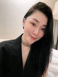 Hello everyone, my name is Daniel Collinson. I'm from San Diego,  California, and I am a widower. I'm here with an open heart, looking for a  strong and genuine relationship that can