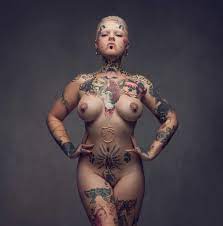Mujeres desnudas tatuadas en todo el cuerpo - desnuda.xyz