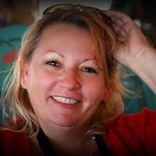 Laura Salomon's Instagram, Twitter & Facebook