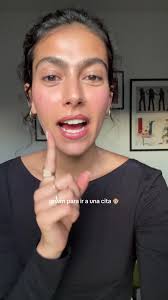 Outfit para una cita: Dior, Terry Burch y Isabel Morant