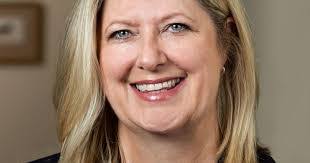 Lindsey Hood's Instagram, Twitter & Facebook