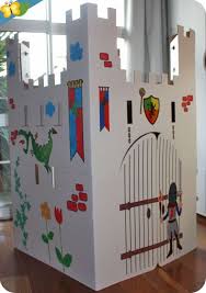 Pour réaliser un château fort, des jouets, des cartons et de la peinture. Chateau Fort En Carton Personnalisable Wiplii Forts En Carton Chateau En Carton Maison En Carton