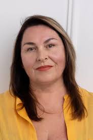 A Place in the Sun (TV Series 2000– )