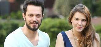 Daha sonra i̇yi günde kötü günde dizisinde yer aldı, sefirin kızı projesinde sahra karakterine hayat veren deniz işın, murat boz'un gece isimli video klibinde de yer aldı. Asli Enver Ve Murat Boz Un Ayriliginin Altindan Ozcan Deniz Cikti A Haber Son Dakika Magazin Haberleri