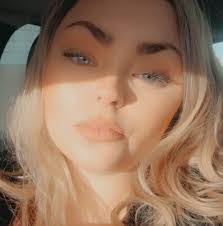 Noelle Proctor's Instagram, Twitter & Facebook