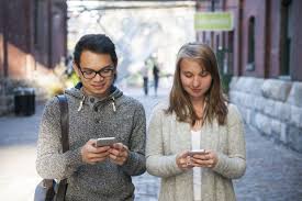 Resultado de imagen para imagenes sobre la generacion de tecnologia y gente tonta