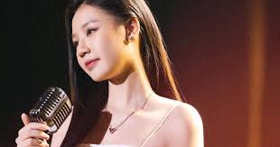 AMEE and Hua Kim Tuyen's “Hai Muoi Hai (22)” Speaks to Young Adults