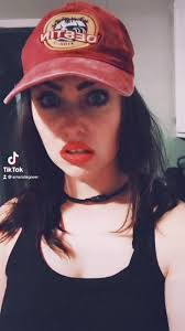 Amanda Gering's Instagram, Twitter & Facebook