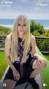 Naturally, the song avril jammed to was her iconic 2002 song sk8er boi. Irnkn4njfyrx4m
