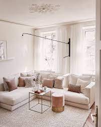 Klein Aber So Oho Dieser Hocker Aus Weichem Samt Verwandelt Jeden Raum Sofort In Eine Luxuslounge Dabei Beige Wohnzimmer Wohnung Wohnzimmer Wohnzimmer Ideen