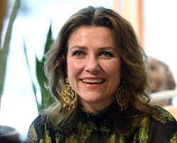 Sister of leah isadora behn and emma tallulah behn. Prinzessin Martha Louise Tochter Emma Gewahrt Private Einblicke