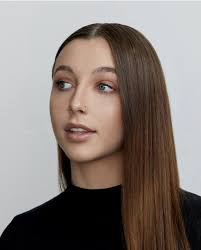 Pin By Enzo Smith On S T Y L E Emma Chamberlain Chamberlain Emma Style
