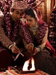 20 Gorgeous Indian Wedding Photographs From Tanishq Wedding Wedding Photography India Best Wedding Photographers Indian Wedding Photographer