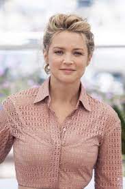 Virginie efira, lambert wilson and charlotte rampling lead paul . Virginie Efira Bilder Star Tv Spielfilm