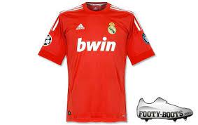 Gundogan misses penalty against reds. Real Madrid 3rd Shirt 2011 12