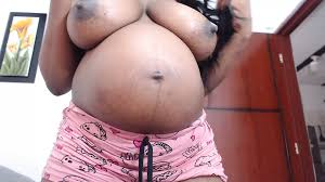 Nice Big Belly Ebony Pregnant on Cam: Mom Porn