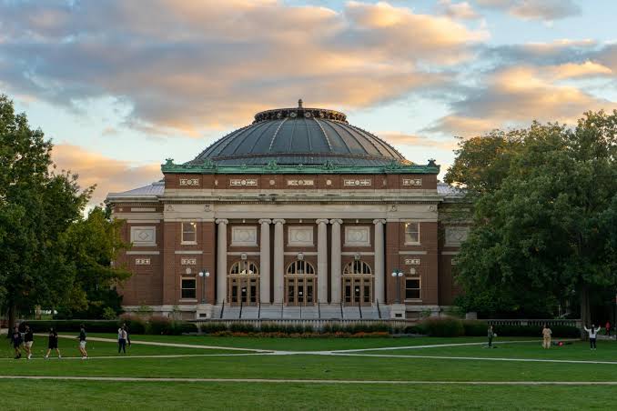 UI reports record low acceptance rate, high diversity in 2023 admissions  cycle - The Daily Illini