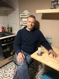Levent üzümcü was born on july 6, 1972 in izmir, turkey. Raki Icerken Poz Veren Levent Uzumcu Ye Mizahiyla Meze Destegi Veren 15 Goygoycu Onedio Com