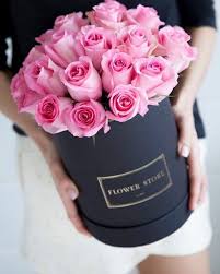 Flowerbox Flower Box Roses Box Of Flowers Roses In A Box Flowerstore Fashion Wedding Idea Flowers Pink And White Pink Flow Maison Des Fleurs Deco Fleur Fleurs