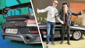Da freut er sich sicherlich sehr, dass ich das jetzt hier erzähle.. Magnus Walker Helge Thomsen Und Klaas Heufer Umlauf Jazzy Into Cars Youtube