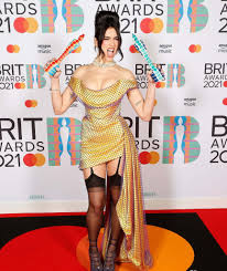 In december 2016, a documentary about lipa was commissioned by the fader magazine, titled see in blue. Brit Awards Popsangerin Dua Lipa Triumphiert Gleich Zwei Mal Leute Bild De