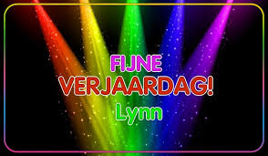 Een kleurrijk omslag met toepasselijke afbeelding. Fijne Verjaardag Lynn