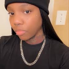 Regina Magee's Instagram, Twitter & Facebook