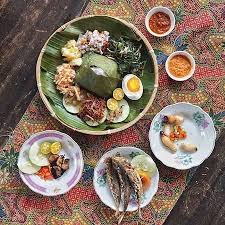 Butod adalah sejenis ulat yang hidup di dalam pokok rumbia yang telah reput.butod biasanya memakan batang rumbia yang reput. Best Traditional Kadazan Foods In Town Review Of D Place Kinabalu Kota Kinabalu Malaysia Tripadvisor