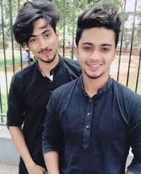 We would like to show you a description here but the site won't allow us. Hasnain Khan Age Biography Height Net Worth Family Facts
