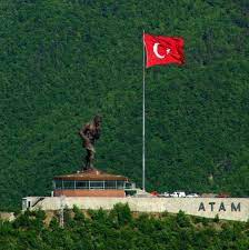 Bayrak Ey Mavi Goklerin Beyaz Ve Kizil Susu Kiz Kardesimin Gelinligi Sehidimin Son Ortusu Isik Isik Dalga Dalga Bayra Heykel Resimler Sanatsal Fotograf