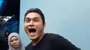 Ia justru mengunggah sebuah foto yang berisikan penggalan ayat dari kitab suci al quran dengan menambahkan tulisan di bawahnya. Reaksi Indra Bruggman Ditanya Pernikahan Umi Pipik Sunu Matta