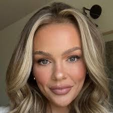 Heather Kuntz's Instagram, Twitter & Facebook