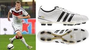 Toni kroos is staying true to his german nature when it comes to organisation and cleanliness: Pin On Players Their Boots