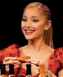 ariana grande's makeup look