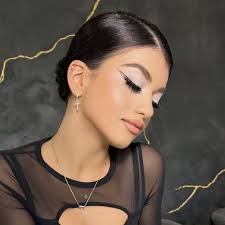 Following everyone who follows me back🤍 @makeupbykariinka